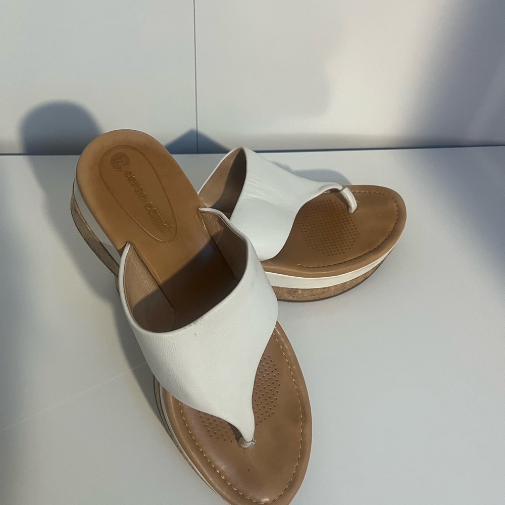 White wedge, thong sandal